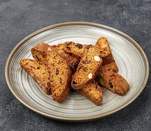 Печенье Кантуччи с клюквой и миндалем