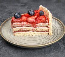 Торт Шарлот клубничный