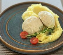 Паровые куриные котлеты с картофельным пюре