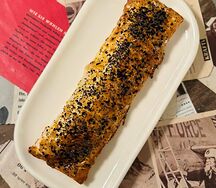 Крок-лаваш с ветчиной, сыром и томатной сальсой