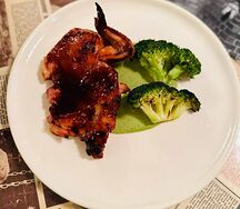 Цыпленок, зеленый соус, брокколи