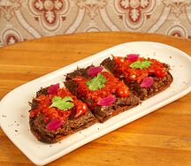 Тартин с томленой говядиной