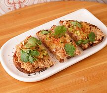 Жареный тартин с курицей гриль