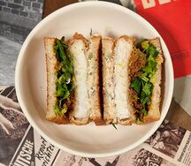 Сэндвич с жареной рыбой