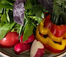 Ассорти из зелени и овощей