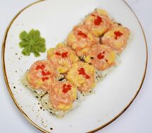 Ролл манго-лосось