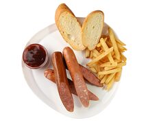 Колбаски с картошкой фри