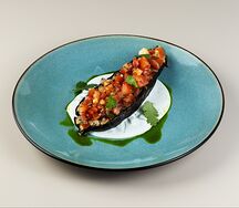 Печеный баклажан с соусом Дзадзыки