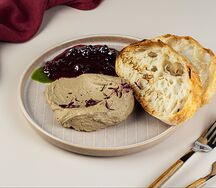 Паштет из куриной печени с хрустящей чиабаттой