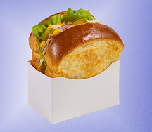 Сэндвич с тунцом и кукурузой на бриоши