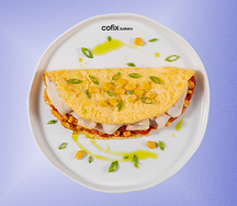 Сырный омлет с курицей и кукурузой