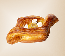 Дениш с сыром фета и томатами