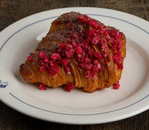 Круассан Шоколад-малина