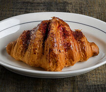 Вишневый круассан, ванильный крем