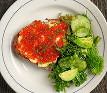 Бутерброд с красной икрой