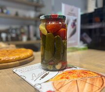 Домашнее ассорти из маринованных овощей в банке
