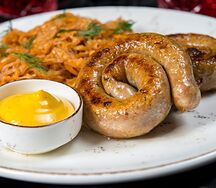 Колбаска с тушеной капустой 