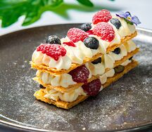 Мильфей с ягодами