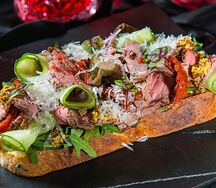 Брускетта с ростбифом