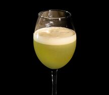 Свежевыжатый яблочный сок