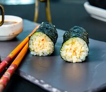 Хенд-ролл с камчатским крабом