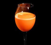 Свежевыжатый морковный сок