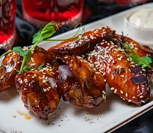 Куриные крылья BBQ с соусом Блю Чиз