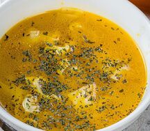 Куриный бульон с мини-пельмешками
