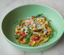 Домашняя паста с лососем