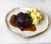 Телячьи щёки с ирландским картофелем