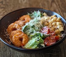 Салат цезарь с креветками 