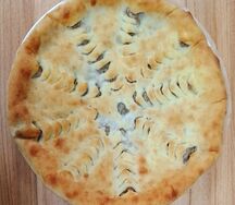 Пирог с нежной капустой, зеленью и ароматными грибами