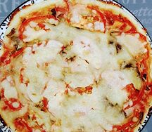 Пицца с телятиной, маринованным огурчиком и халапеньо