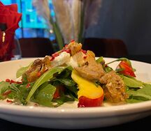 Салат с куриным шашлычком