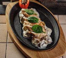 Куриное филе в чесночно-сливочном соусе