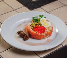 Оливье Нордик с норвежской сёмгой слабого посола