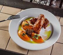 Утиная грудка с пюре из тыквы и моченым черносливом