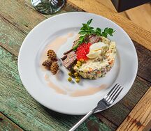 Оливье Нордик с пряным ростбифом