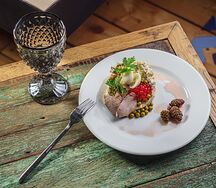 Оливье Нордик с дикой уткой и яблоком