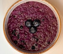 Рисовая каша с черникой