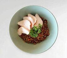 Греча с копченой курочкой и вялеными томатами