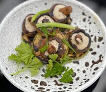 Кабачки и шампиньоны в трюфельном соусе