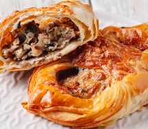 Слойка с курицей и грибами