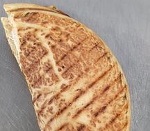 Пицца с грибами и сыром