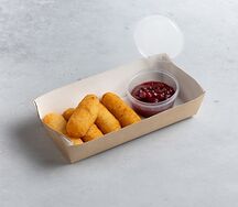 Сырные палочки с брусничным соусом