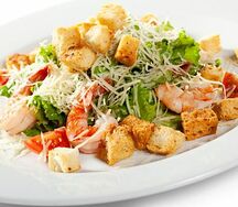 Салат Цезарь с креветками