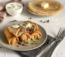 Блинчики с мясом и со сметаной