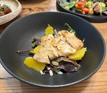 Салат с куриной грудкой и филе апельсина в арахисовом соусе