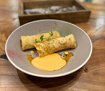 Блины с тунцом и соусом айоли