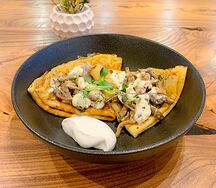 Блины с вешенками, шампиньонами и страчателлой
